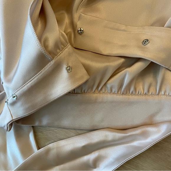 Aritzia Babaton Davis Blouse - Size S - Picture 10 of 10